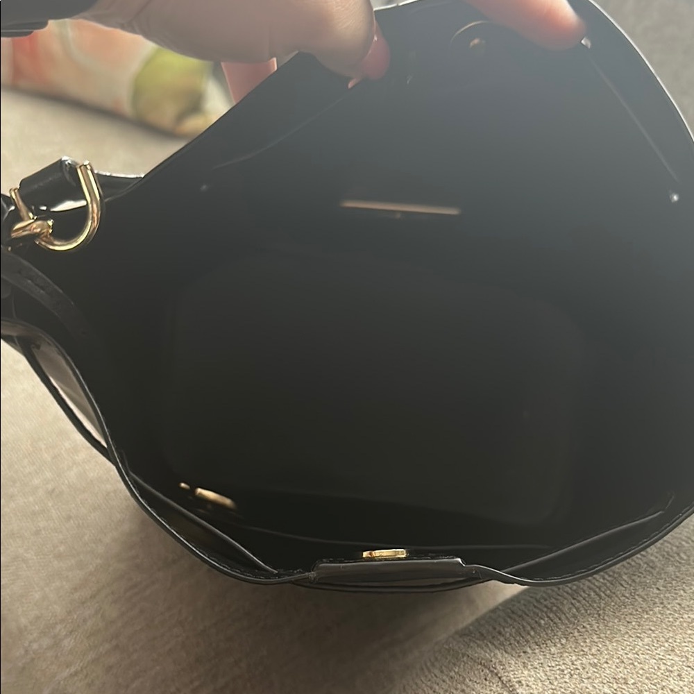 Michael Kors Black Shoulder Bag Sleek Design - Picture 4 of 6